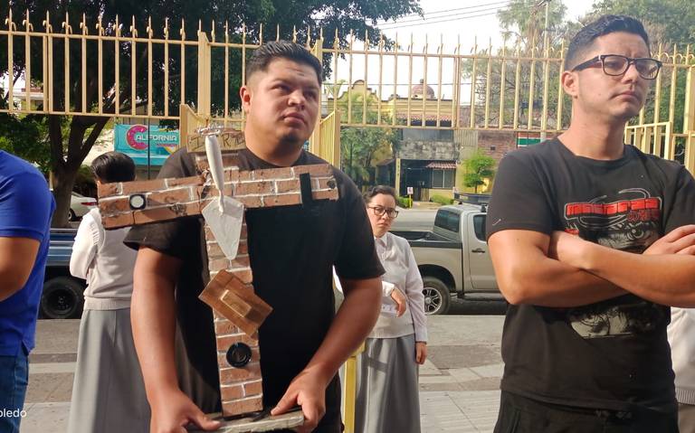 Trabajadores de la construcci n celebran el D a de la Santa Cruz